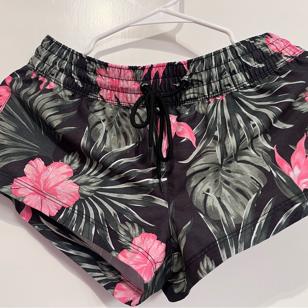 Worn once Hurley tropical short size 2 or 4